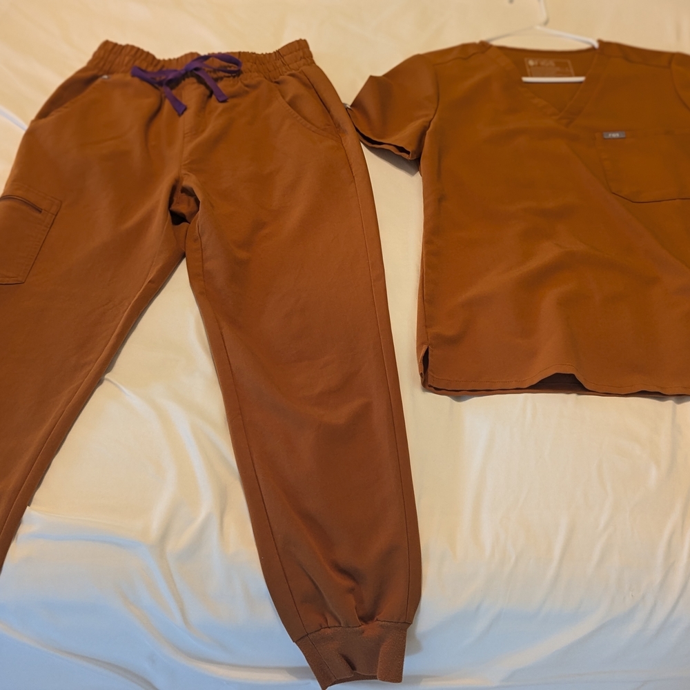 🤎💜Figs Limited Edition "Atlantic Fall" Jogger Pants And Top🤎💜